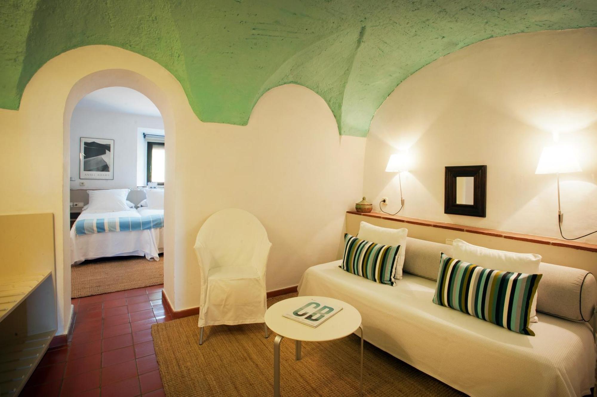 Mas Falgarona Hotel Boutique & Spa Avinyonet de Puigventós الغرفة الصورة