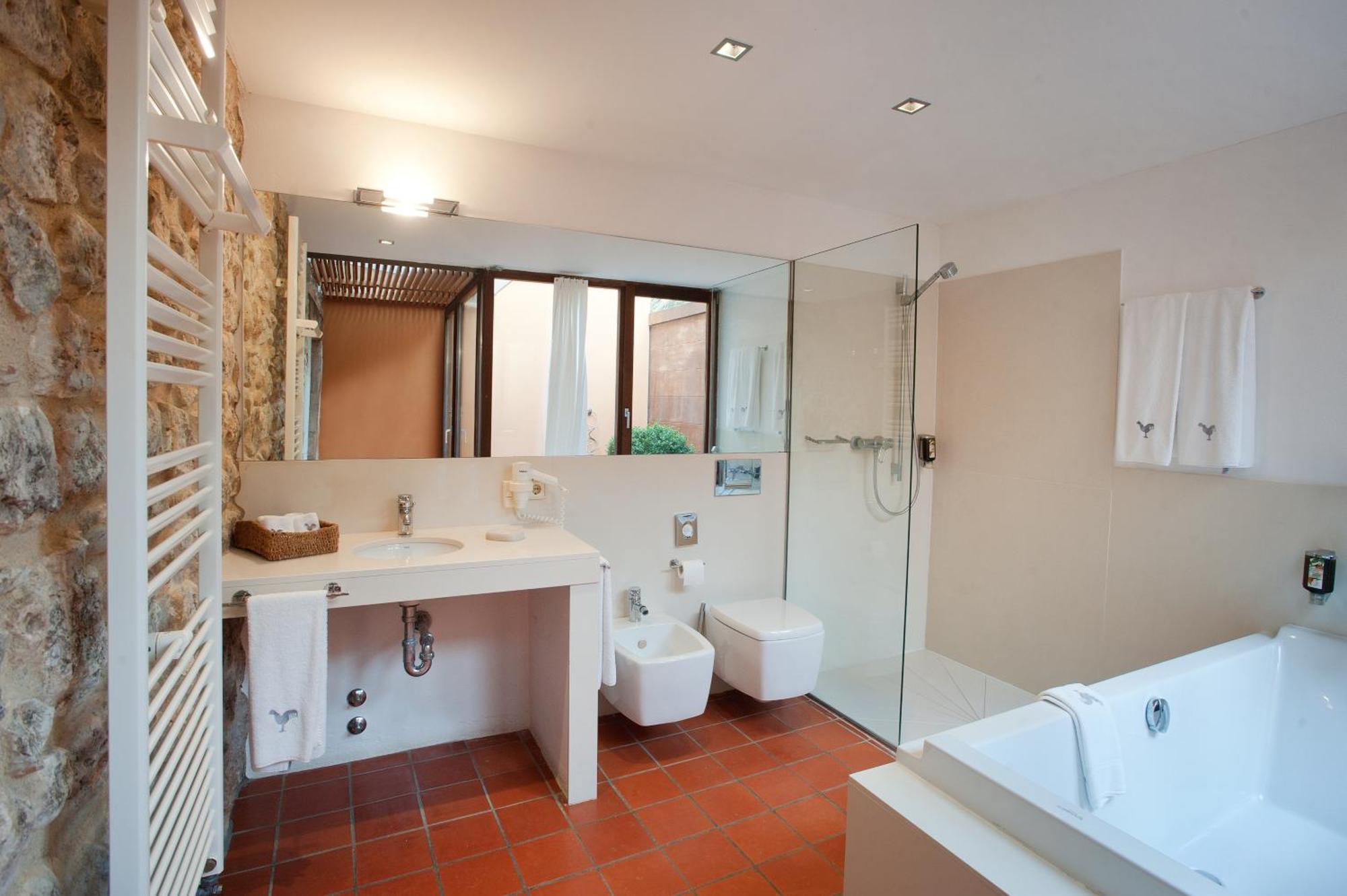 Mas Falgarona Hotel Boutique & Spa Avinyonet de Puigventós الغرفة الصورة