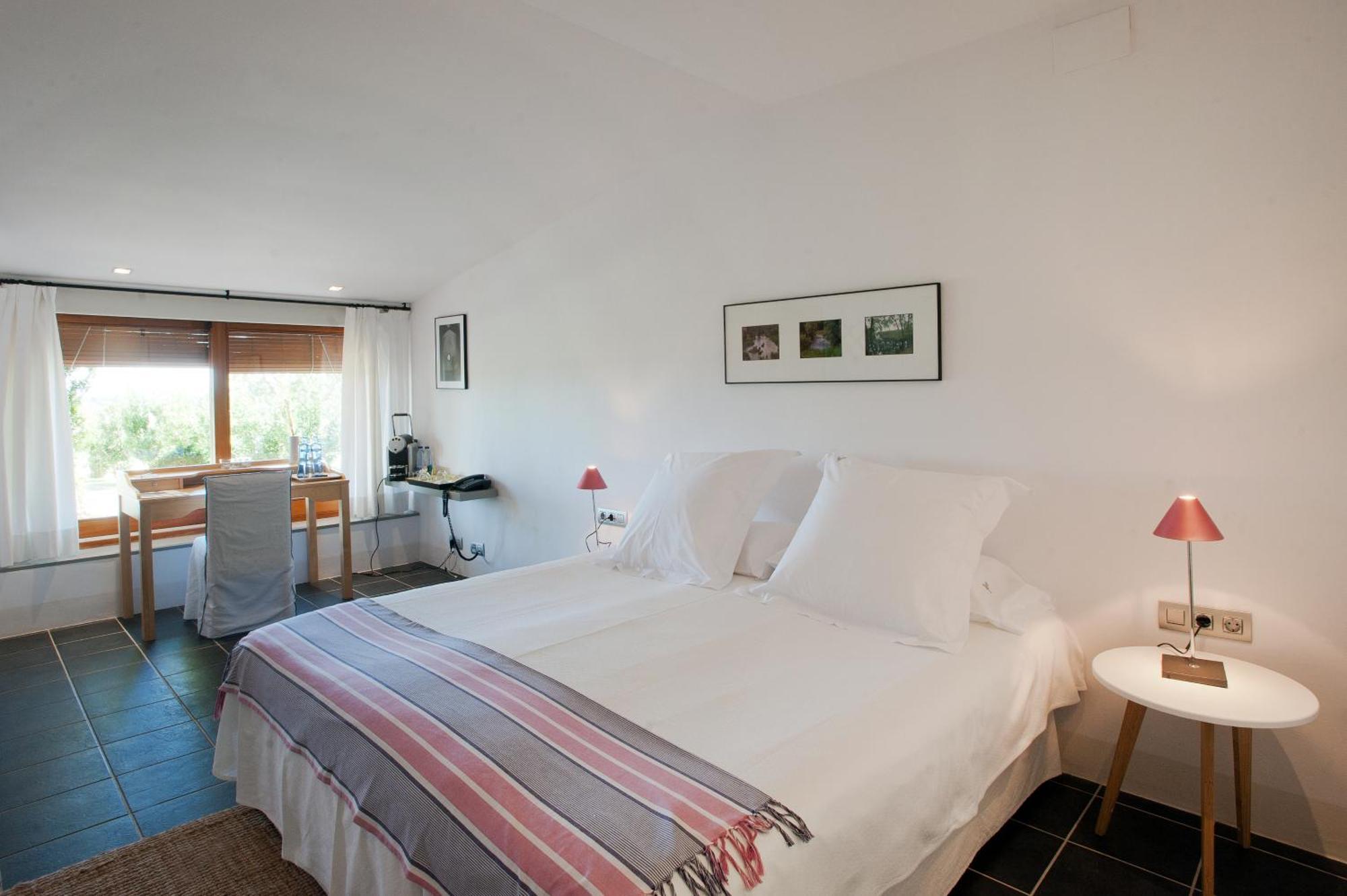 Mas Falgarona Hotel Boutique & Spa Avinyonet de Puigventós الغرفة الصورة